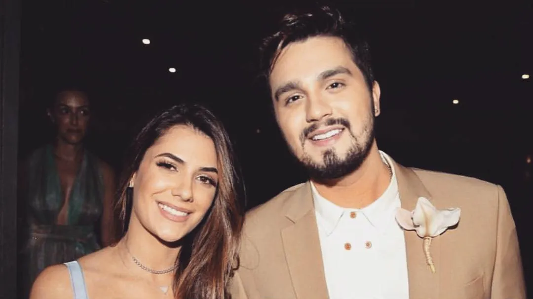 Na imagem, Luan e Jade no casamento de Camila Queiroz e Klebber Toledo