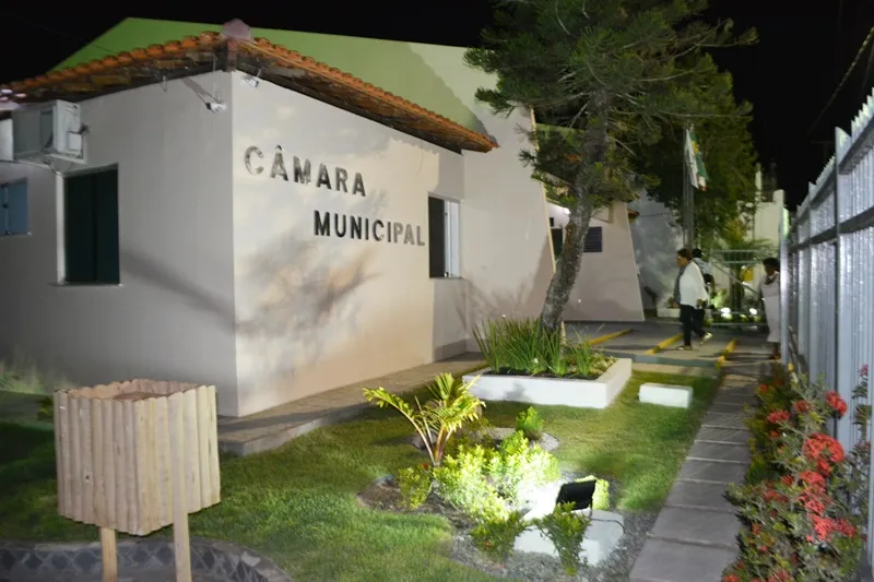 A sede da Câmara Municipal de Castro Alves foi reinaugurada, após ter passado por obras de requalificação