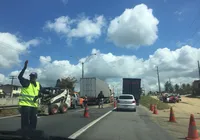 Colisão causa congestionamento de 5 km na BR-324