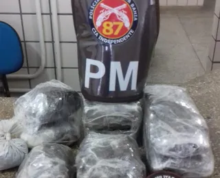 Dupla é presa e adolescente apreendido com drogas em Texeira de Freitas