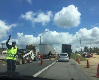 Colisão causa congestionamento de 5 km na BR-324