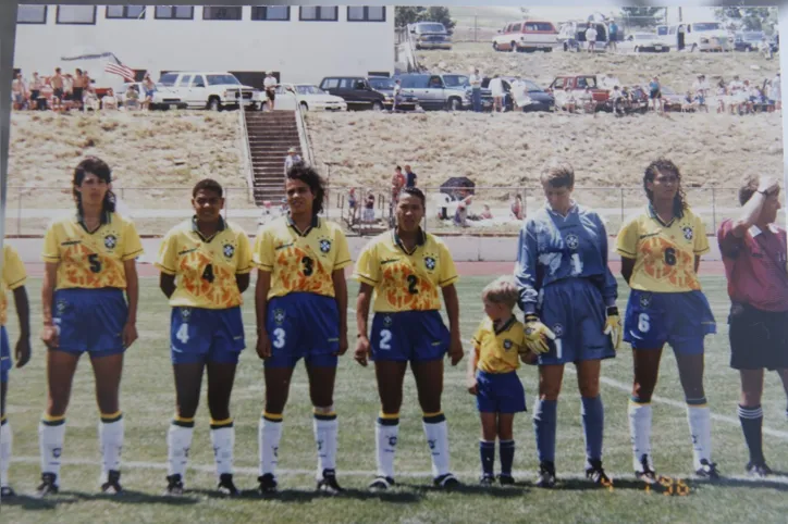Imagem ilustrativa da imagem Primeira goleira da seleção, Meg conta como driblou o machismo