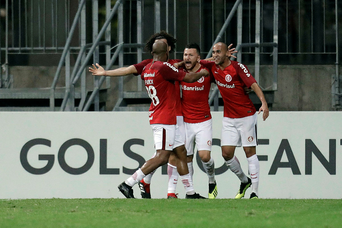 Bahia vacila e perde invencibilidade para o Internacional no Brasileirão