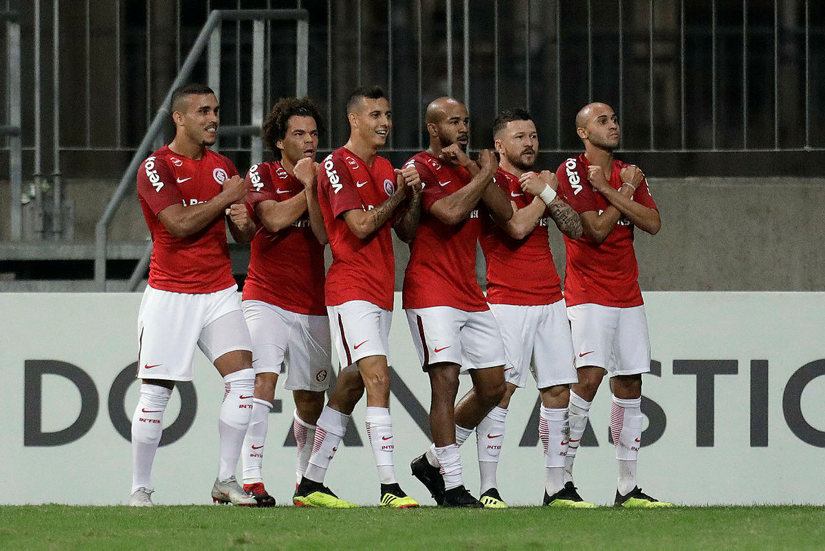 Bahia vacila e perde invencibilidade para o Internacional no Brasileirão