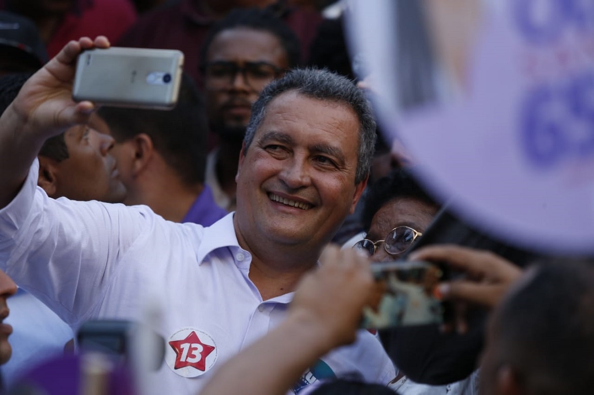 Haddad é recebido com gritos de "Lula, Lula!" na Liberdade
