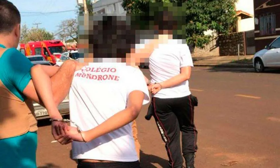 Um jovem e outro colega foram apreendidos e levados para a delegacia