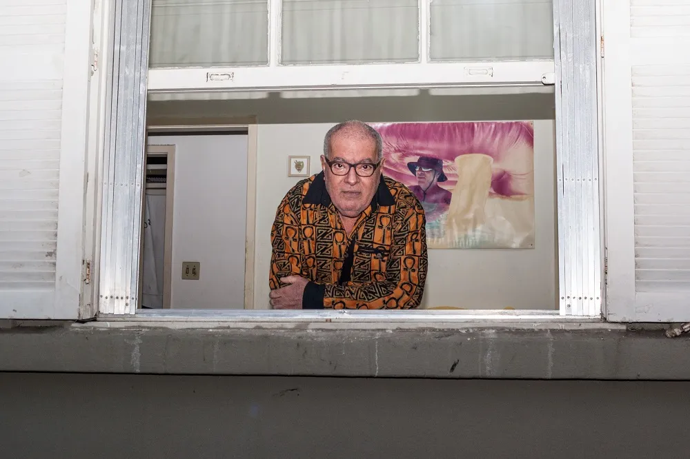 Aos 67 anos, o santamarense Cézar Mendes lança seu primeiro disco, Depois Enfim
