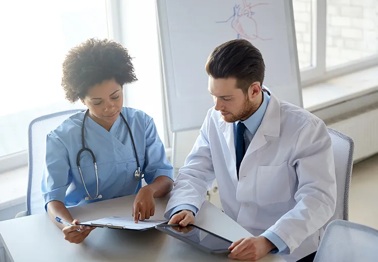 Estudantes de Enfermagem precisam conviver com o estereótipo de que são médicos frustrados