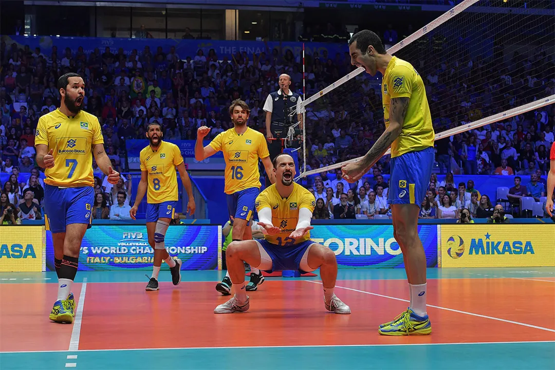 Comandada por Renan, seleção comemorou após virada por 3 sets a 2
