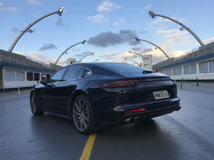 Imagem ilustrativa da imagem Porsche Panamera Turbo: Máxima esportividade em família