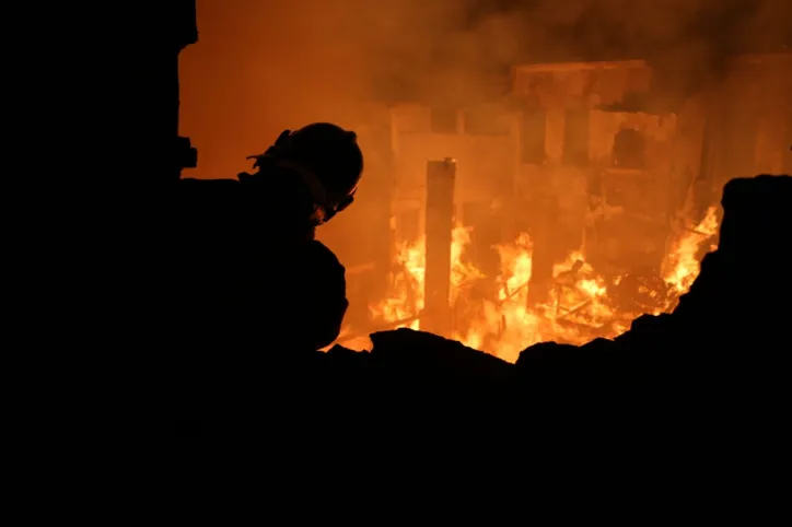 Bombeiros controlam incêndio em casarões na Baixa dos Sapateiros