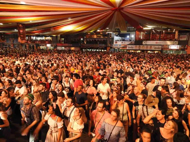 Oktoberfest em Blumenau – Vivendo a Alemanha no Brasil