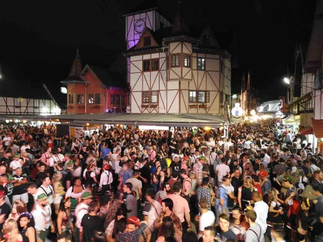 Oktoberfest em Blumenau – Vivendo a Alemanha no Brasil