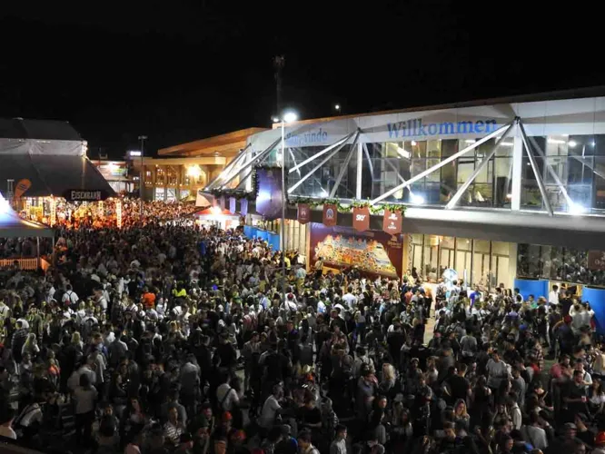 Oktoberfest em Blumenau – Vivendo a Alemanha no Brasil