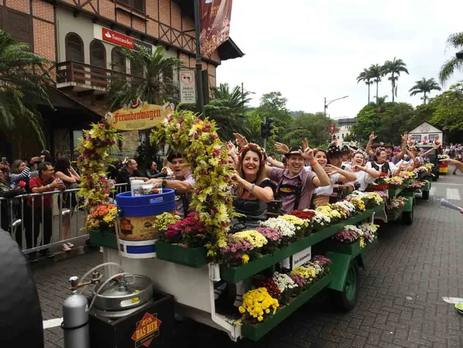 Oktoberfest em Blumenau – Vivendo a Alemanha no Brasil