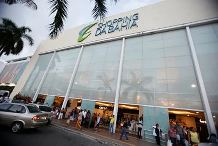 O atropelamento aconteceu em frente ao shopping da Bahia na Antônio Carlos Magalhães, no bairro Caminho das Arvores, em Salvador