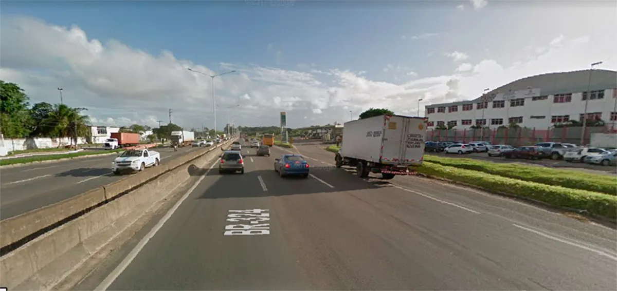 O acidente ocorreu na BR-324, próximo da entrada de Pirajá