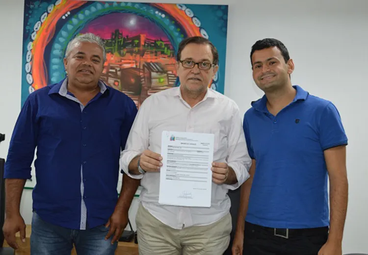 A ordem de serviço foi assinada pelo secretário da Educação do Estado, Walter Pinheiro, nesta quinta-feira