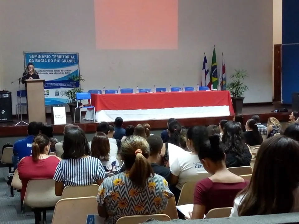 Gestores escolares, professores e coordenadores pedagógicos se reuniram para dialogar sobre a primeira versão do currículo referencial para a Bahia