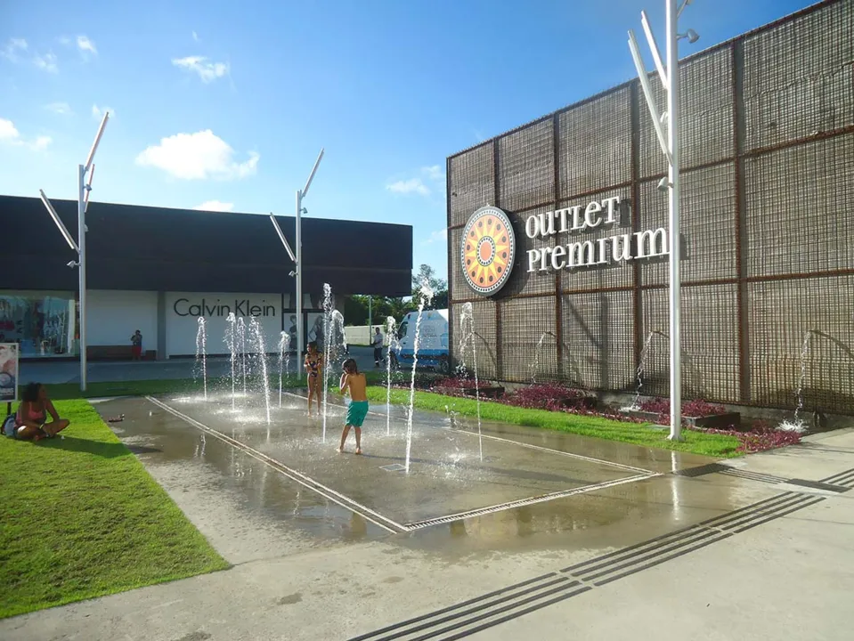 Os preços, que já são abaixo dos valores das lojas tradicionais, estarão até 80% menores para a data