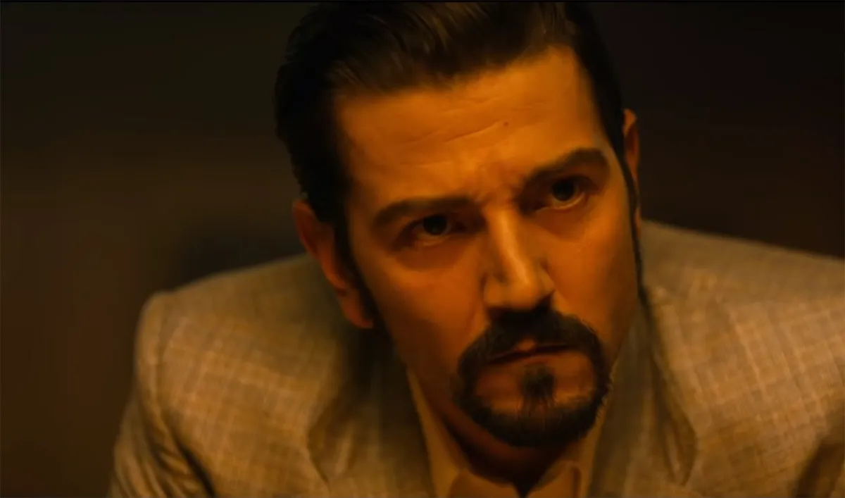 O seriado também mostra como as regras do tráfico local e forma como ele será combatido