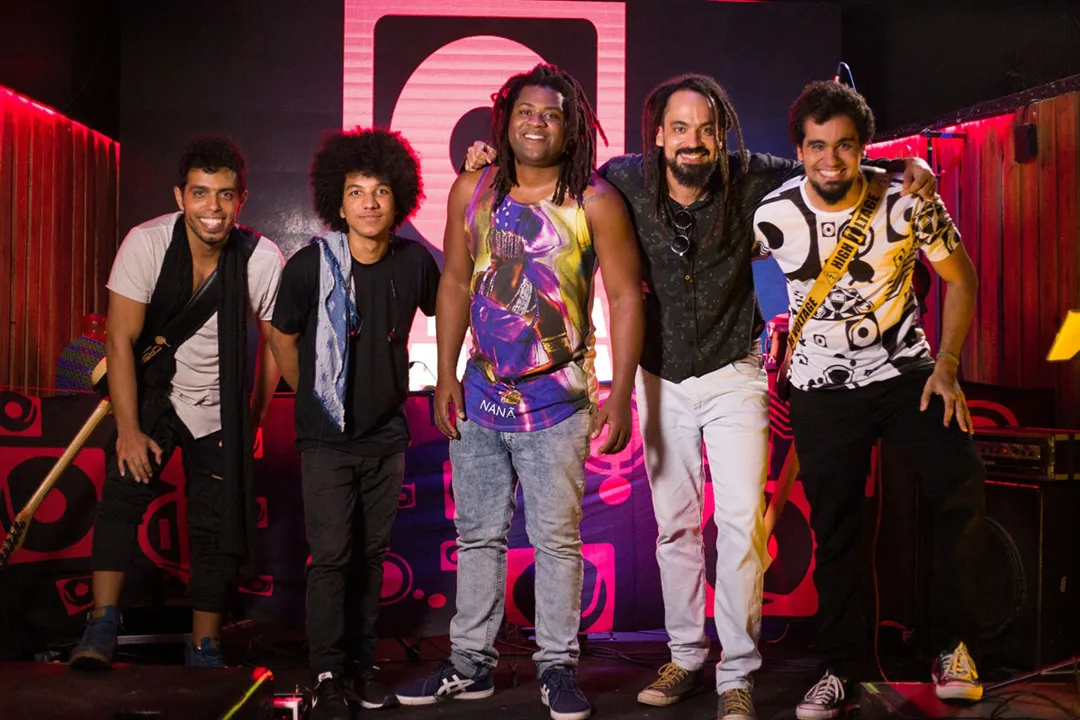 Até o fim de 2018, o grupo deseja lançar uma nova música a cada mês