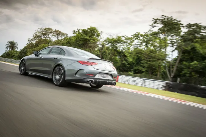 Imagem ilustrativa da imagem Novo CLS 53 AMG volta aos seis cilindros com alta tecnologia