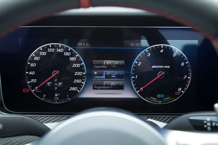 Imagem ilustrativa da imagem Novo CLS 53 AMG volta aos seis cilindros com alta tecnologia