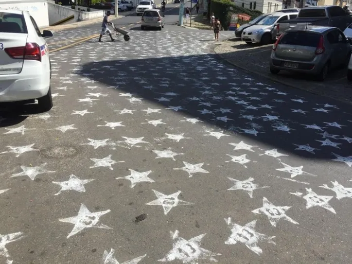 Imagem ilustrativa da imagem PT será acionado pela prefeitura por pintura em asfalto com marca do partido