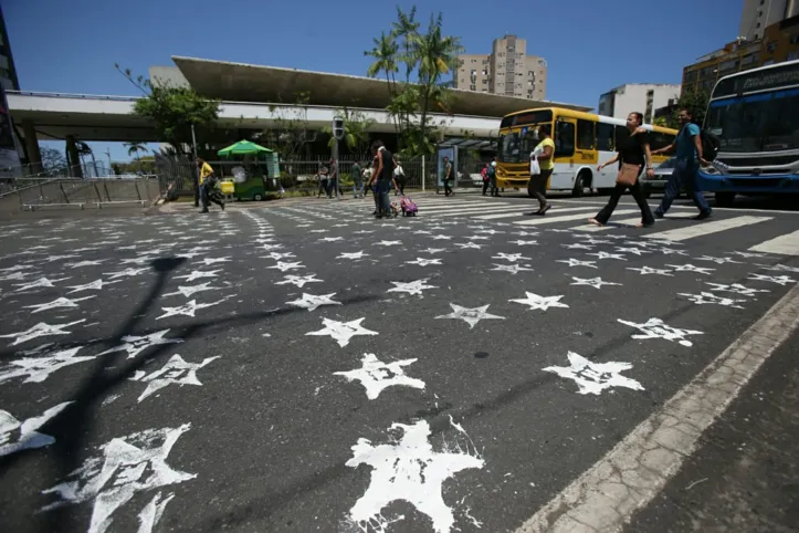 Imagem ilustrativa da imagem PT será acionado pela prefeitura por pintura em asfalto com marca do partido