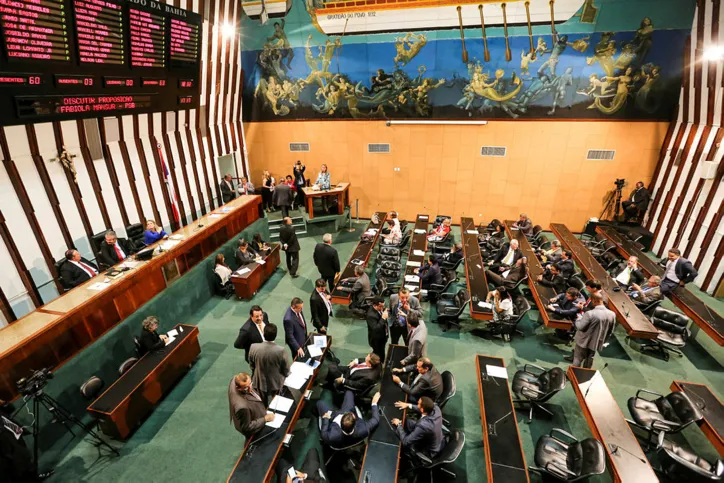 No meio do tititi, as especulações sobre o herdeiro da era Coronel: quem será o próximo presidente?