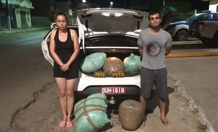 A dupla foi presa em Amélia com 50 kg de maconha