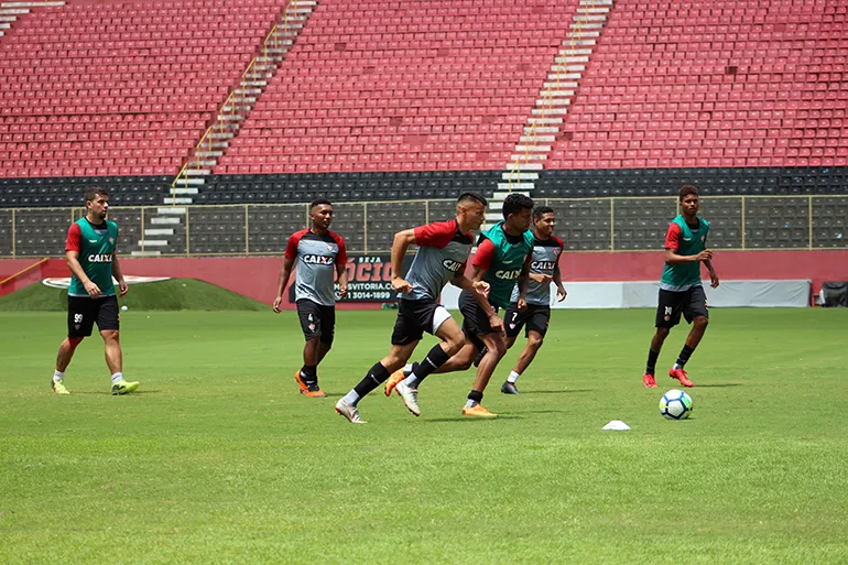 O elenco e a comissão técnica segue viagem para Curitiba na tarde deste sábado, 03, e faz um treino no CT do Coritiba