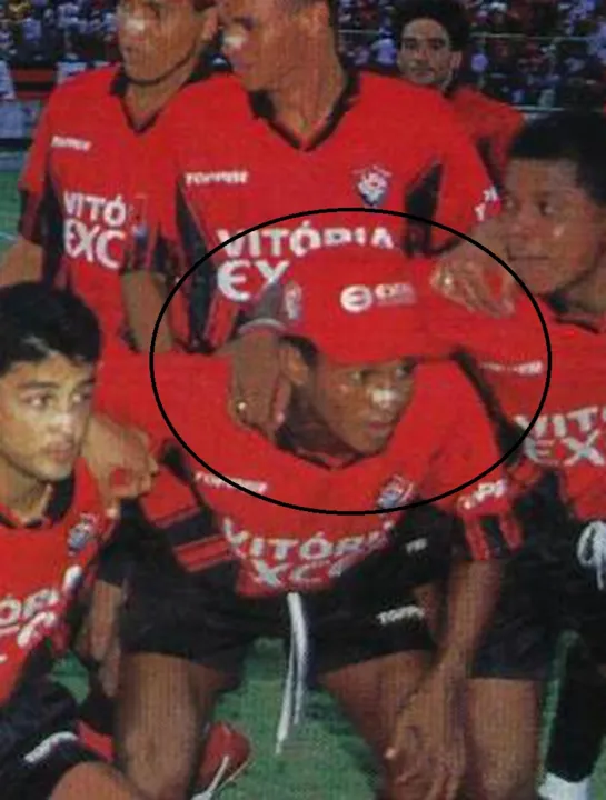 No Leão da Barra, o ex-jogador foi Bicampeão baiano (96 e 97) e Campeão do Nordeste (97)