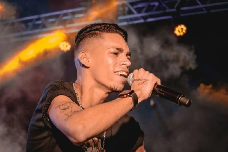 Um dos nomes mais populares do arrocha na atualidade, o cantor Devinho Novaes é uma das atrações do show