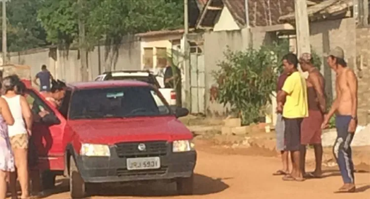 Na cena do crime foram encontradas capsulas de pistola calibre ponto 40 e nove milímetros