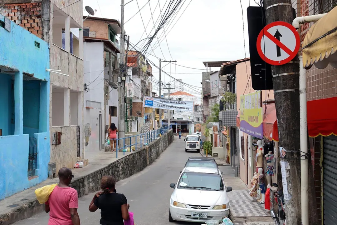 Rua que era mão dupla passou a ser de sentido único