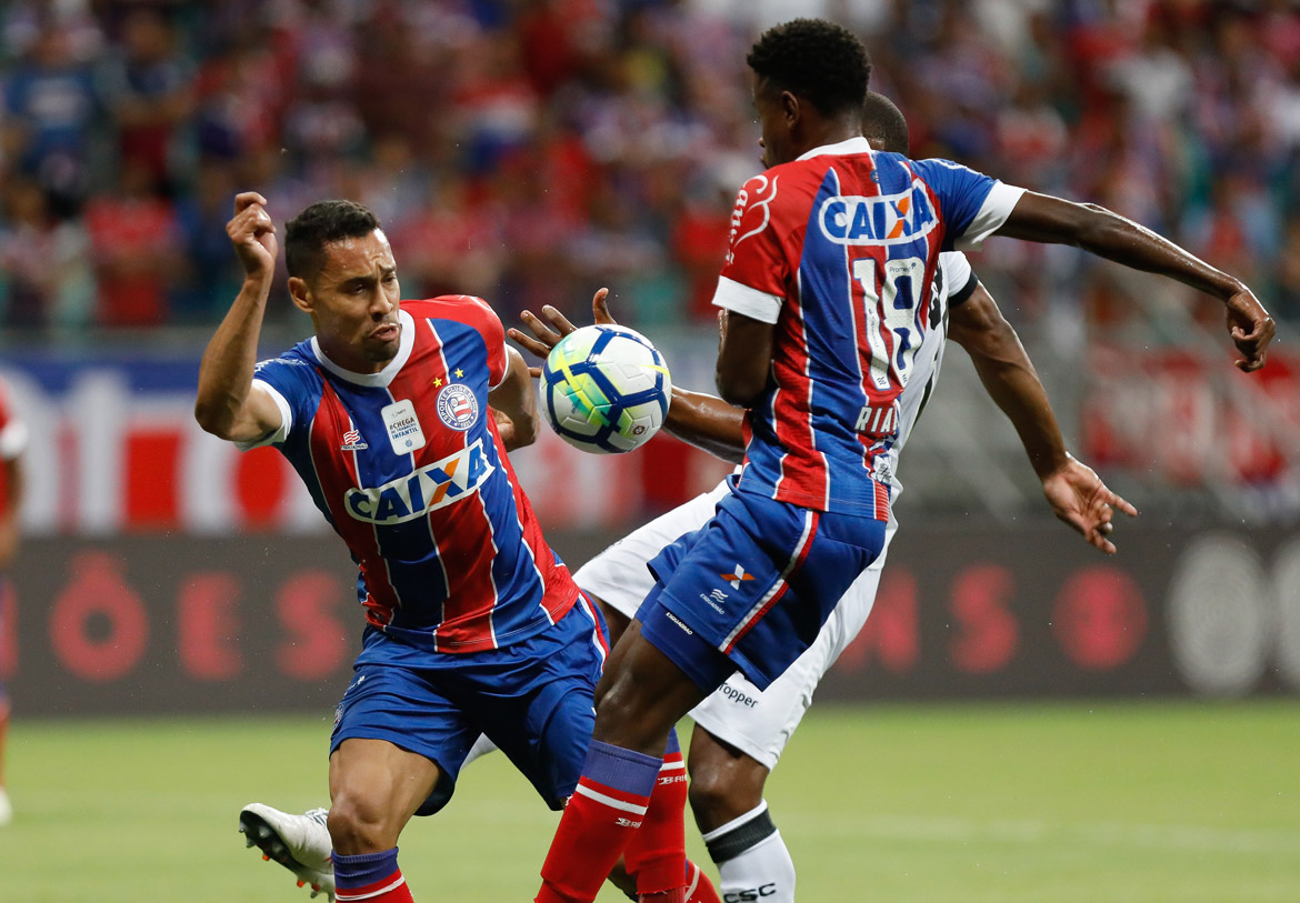 Com golaço no fim, Bahia bate Ceará de virada e mantém sonho da Libertadores