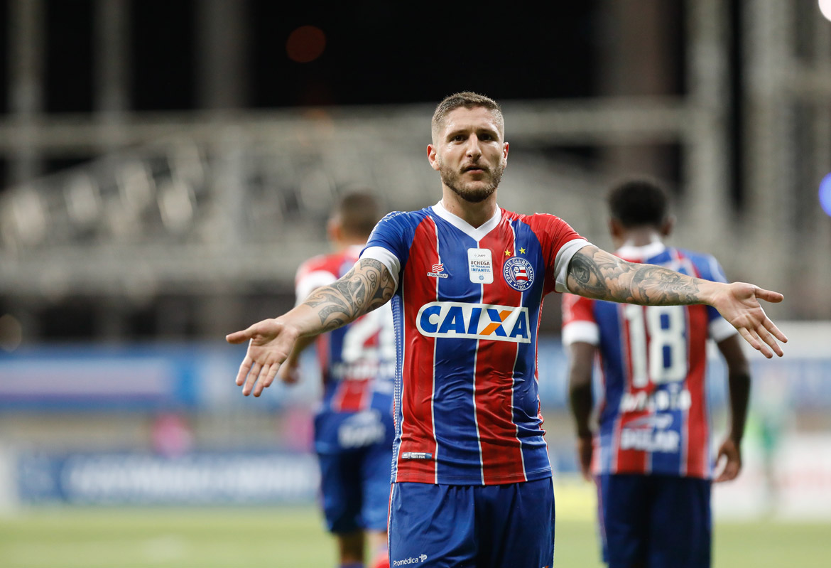 Com golaço no fim, Bahia bate Ceará de virada e mantém sonho da Libertadores