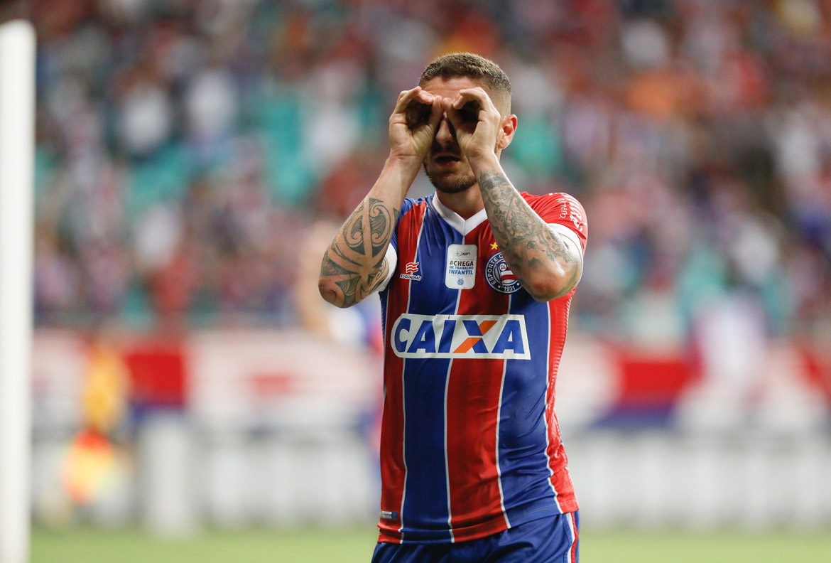 Com golaço no fim, Bahia bate Ceará de virada e mantém sonho da Libertadores