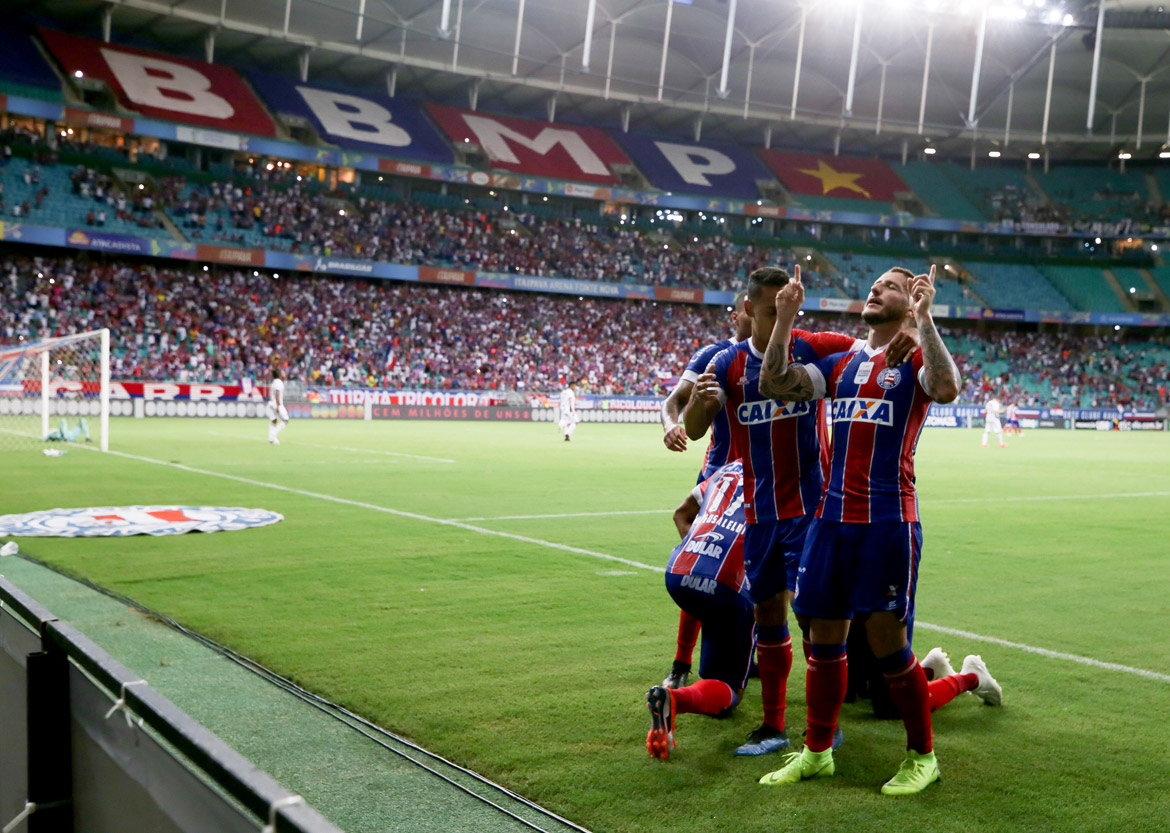 Com golaço no fim, Bahia bate Ceará de virada e mantém sonho da Libertadores
