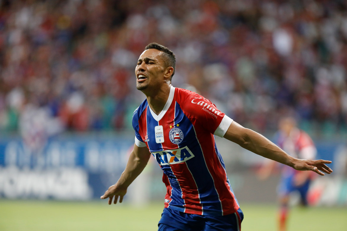 Com golaço no fim, Bahia bate Ceará de virada e mantém sonho da Libertadores