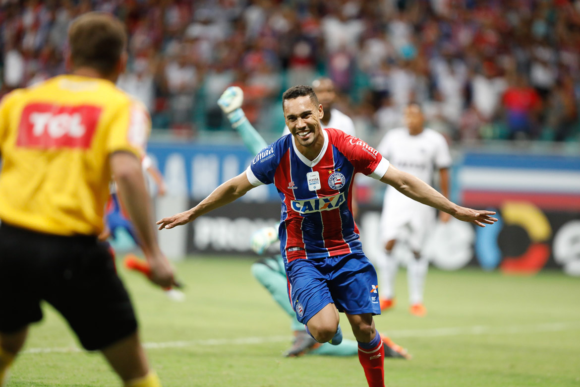 Com golaço no fim, Bahia bate Ceará de virada e mantém sonho da Libertadores