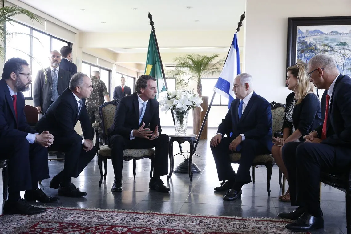 O primeiro-ministro veio ao Brasil para a posse do presidente eleito, na próxima terça, 1º