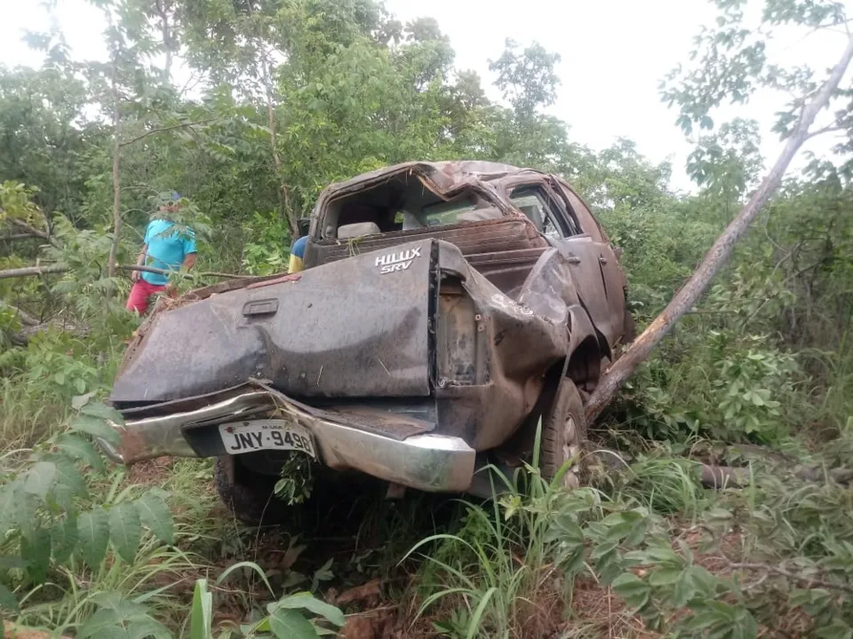Agentes da PRF estão no local para organizar o trânsito