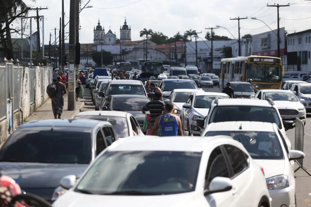 Motoristas têm de enfrentar fila para embarcar no terminal de São Joaquim