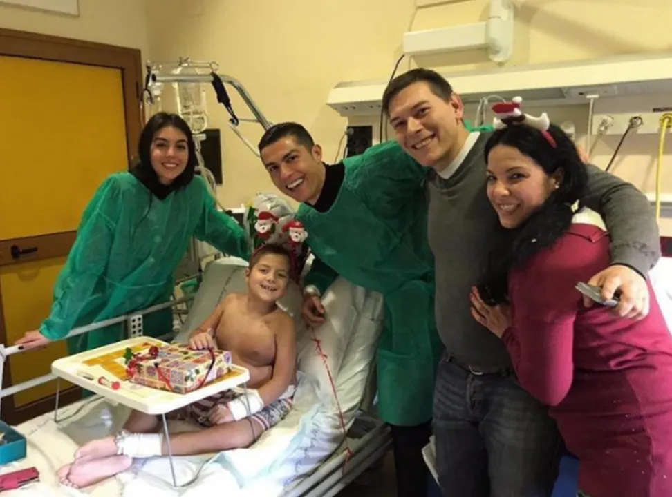 Astro da Juventus foi ao hospital Regina Margherita em uma visita surpresa