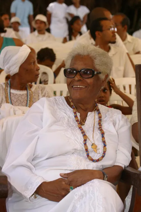 Mãe Stella foi consagrada a Oxóssi aos 13 anos por Mãe Senhora