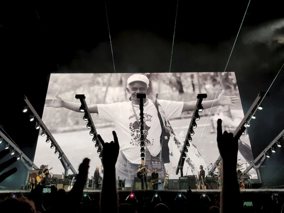 Homenagem a Moa do Katendê marcou o show de Roger Waters em outubro