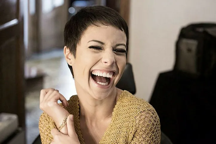 Na trama, Andeira Horta intrepreta a cantora Elis Regina